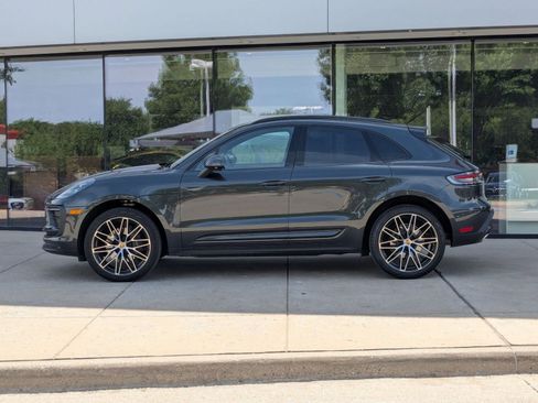 Certified 2025 Porsche Macan image 2