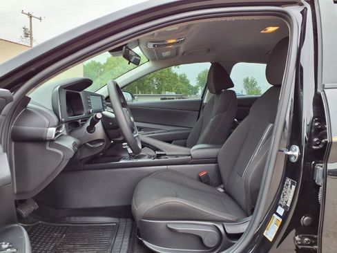 Used 2025 Hyundai Elantra Hybrid FWD image 13
