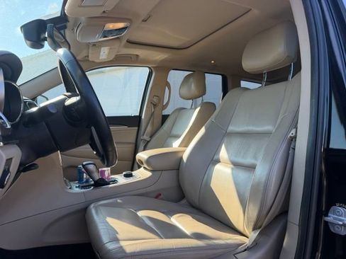 Used 2019 Jeep Grand Cherokee Limited AWD/4WD image 9