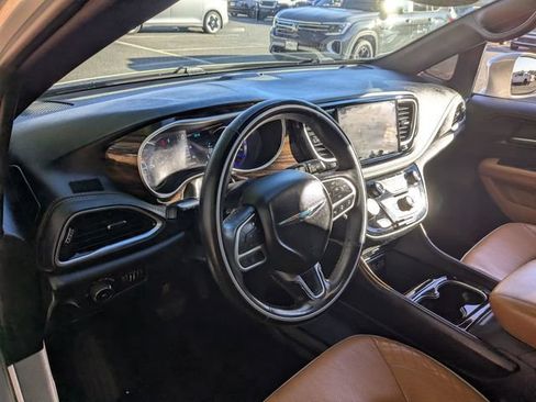 Used 2021 Chrysler Pacifica Pinnacle FWD image 11