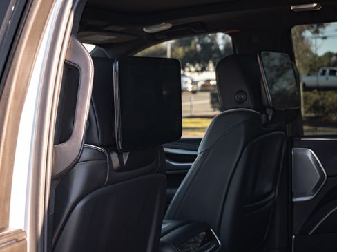 Used 2023 Cadillac Escalade V w/ LPO, ONYX Package image 30