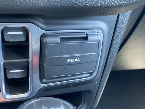 Used 2024 Jeep Wrangler Unlimited w/ Convenience Group AWD/4WD image 33
