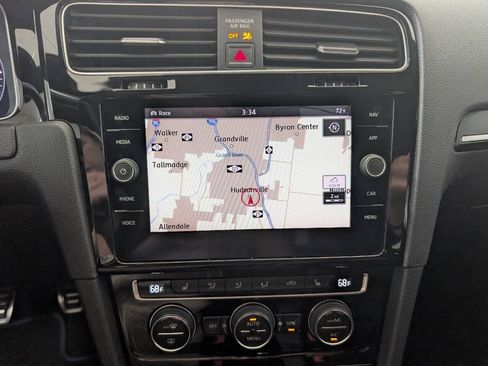 Used 2018 Volkswagen Golf 4-Door AWD/4WD image 11