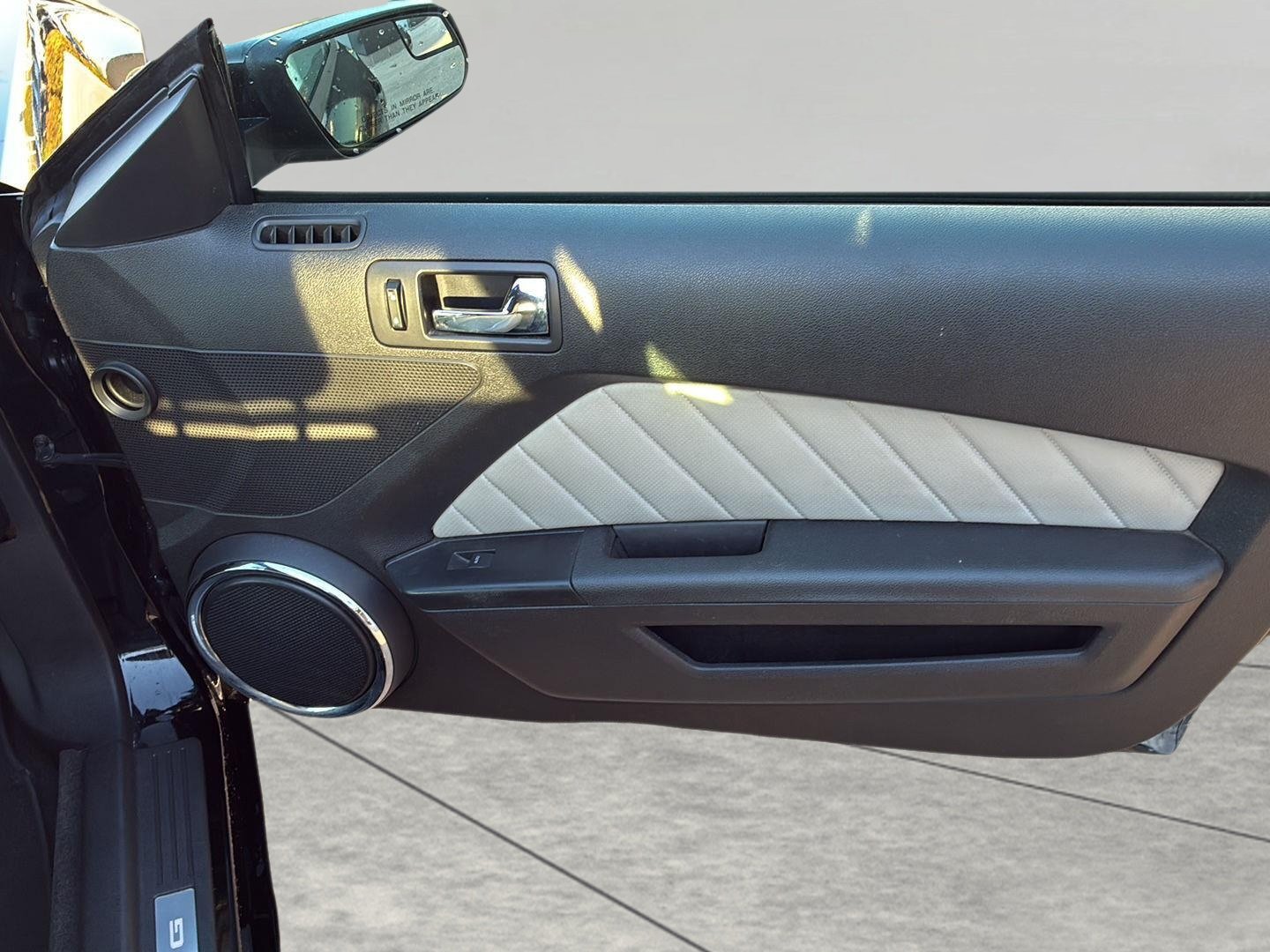 Used 2013 Ford Mustang Premium RWD image 19