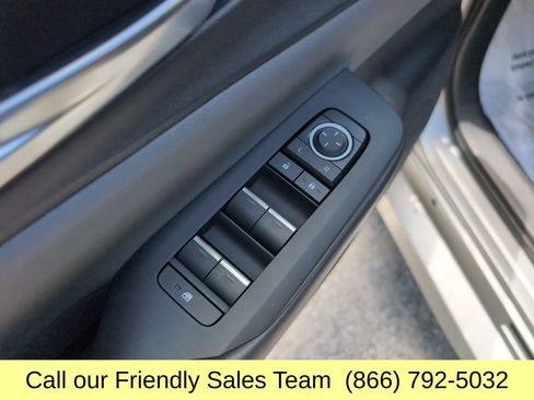 Used 2024 Toyota Prius XLE AWD/4WD image 12