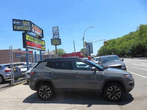 Used 2019 Jeep Compass Trailhawk w/ Cold Weather Group AWD/4WD image 9