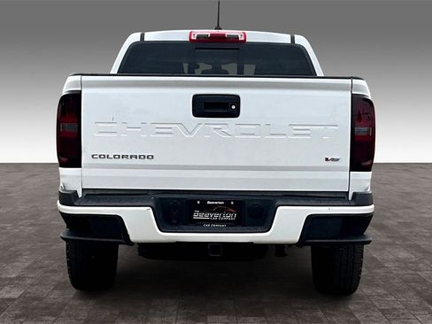 Used 2022 Chevrolet Colorado LT w/ LT Convenience Package image 6