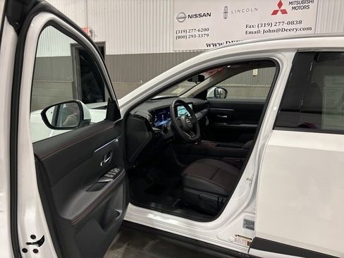 New 2025 Nissan Kicks SR image 11