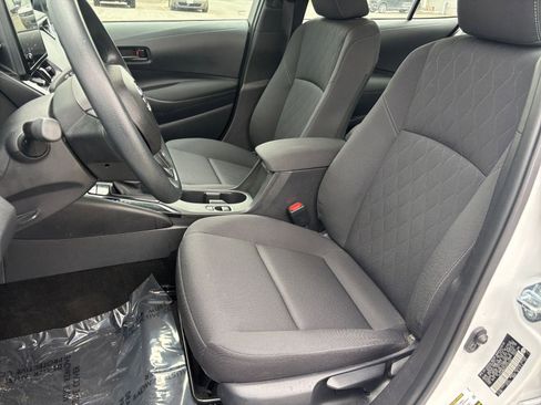 Used 2025 Toyota Corolla LE image 32