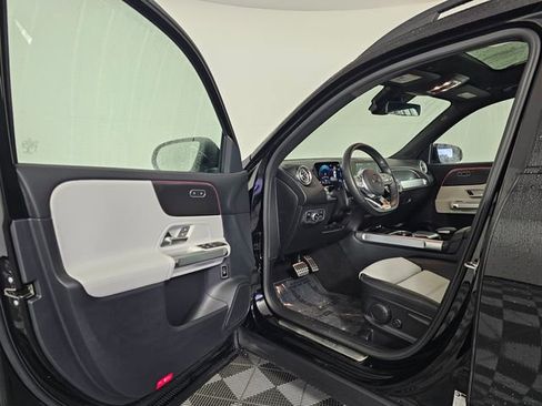 Used 2022 Mercedes-Benz GLB 250 4MATIC image 23