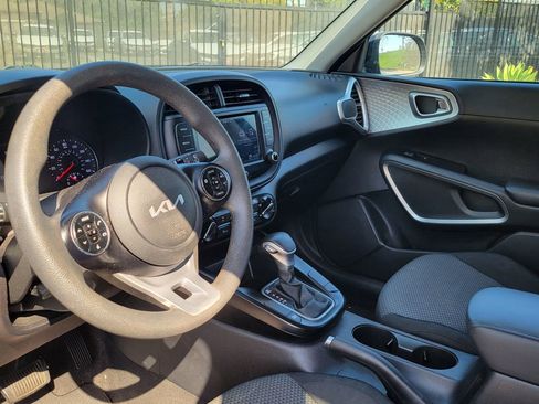 Certified 2022 Kia Soul LX FWD image 9