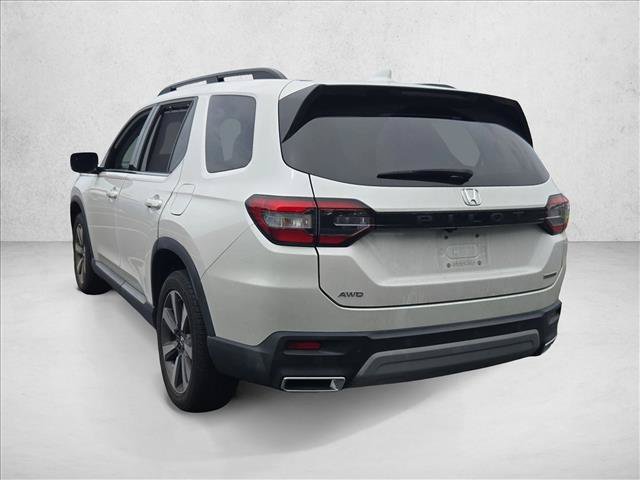 Used 2025 Honda Pilot Touring image 7