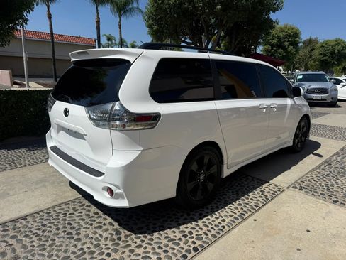 Used 2016 Toyota Sienna SE w/ SE Preferred Package FWD image 5
