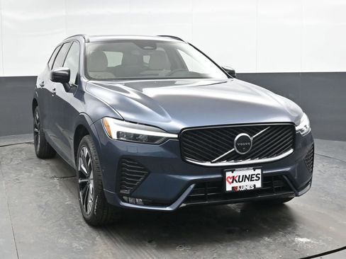 New 2026 Volvo XC60 B5 Plus w/ Climate Package image 4