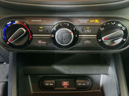 Used 2022 Kia Soul LX w/ Technology Package FWD image 23