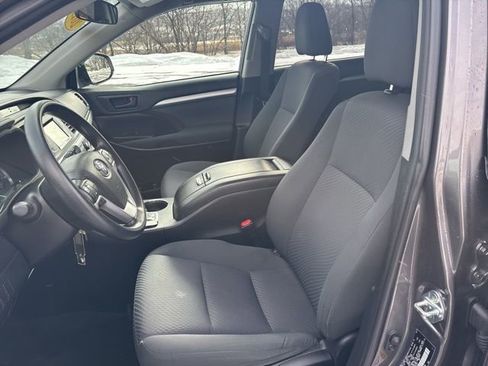 Used 2019 Toyota Highlander LE image 42