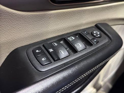 Used 2023 Chrysler Voyager LX image 34