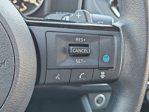 Used 2023 Nissan Rogue SV image 40