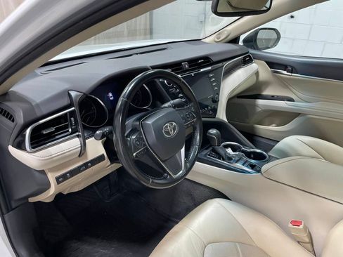 Used 2018 Toyota Camry XLE FWD image 10