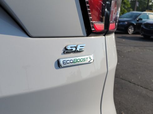 Used 2018 Ford Escape SE FWD image 7