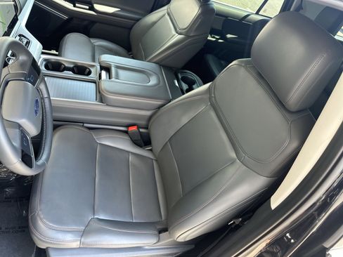 Used 2025 Ford Expedition Active AWD/4WD image 21