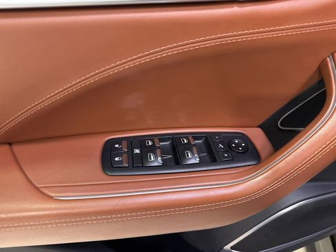 Used 2018 Maserati Levante GranLusso AWD/4WD image 31