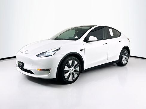 Used 2023 Tesla Model Y Long Range AWD/4WD image 3