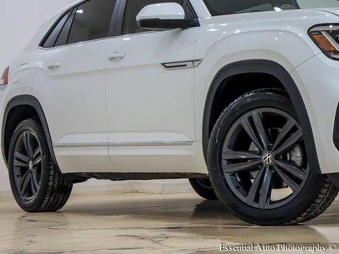 Used 2021 Volkswagen Atlas Cross Sport SE FWD image 4