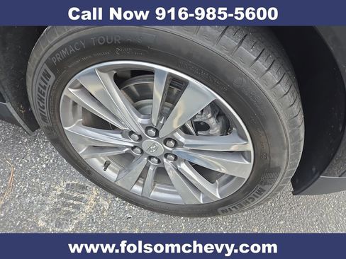 Used 2022 Cadillac XT5 Premium Luxury w/ Technology Package image 2