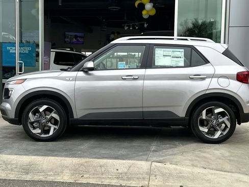 New 2025 Hyundai Venue SEL image 7