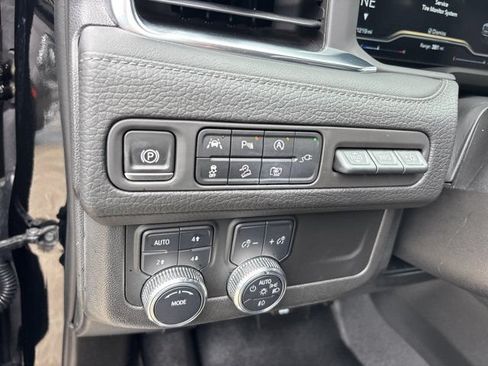 Used 2022 GMC Yukon XL Denali AWD/4WD image 28