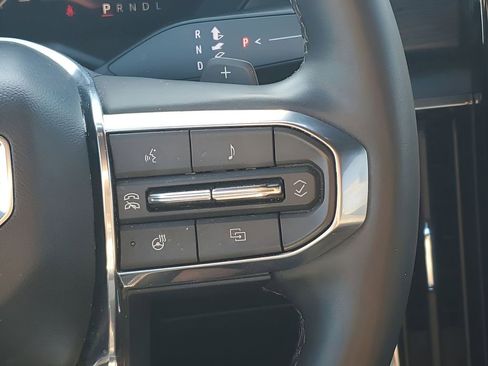 Used 2025 GMC Acadia Elevation image 36