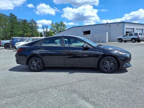 Used 2023 Hyundai Elantra SEL image 3