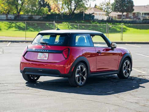 Used 2025 MINI Cooper 2-Door Hardtop image 5