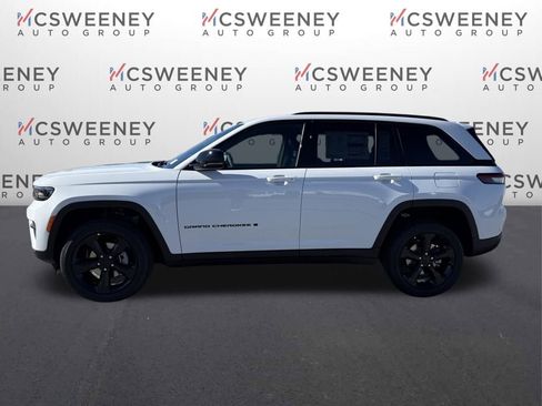 New 2025 Jeep Grand Cherokee Laredo image 2