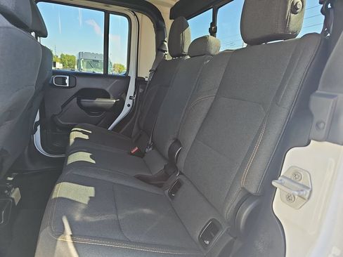 Used 2025 Jeep Gladiator Sport AWD/4WD image 14