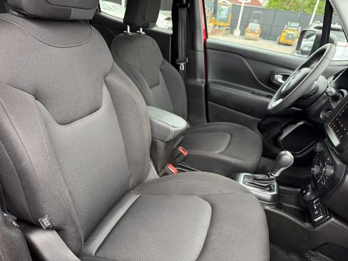 Used 2023 Jeep Renegade Latitude AWD/4WD image 18