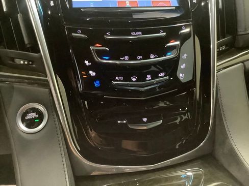 Used 2018 Cadillac Escalade Platinum AWD/4WD image 23