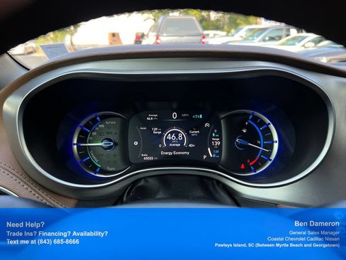 Used 2021 Chrysler Pacifica Limited w/ Uconnect Theater Family Group FWD image 21