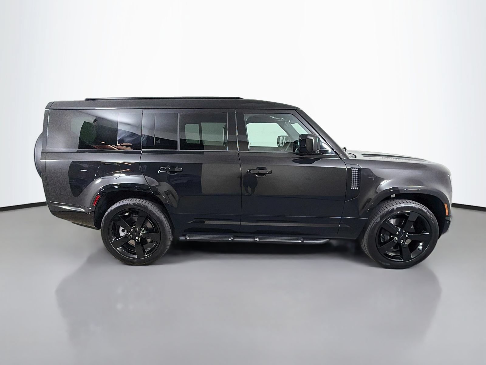 New 2026 Land Rover Defender 130 X-Dynamic SE AWD/4WD image 6