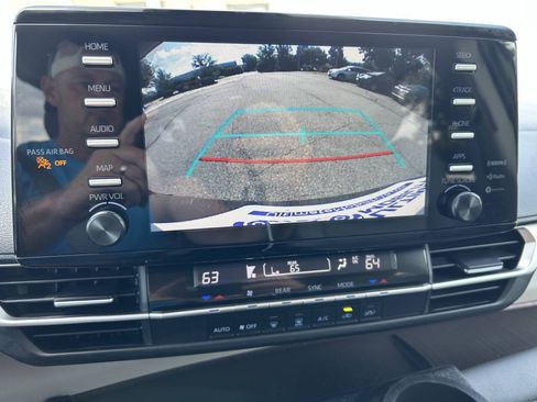 Used 2024 Toyota Sienna LE FWD image 18