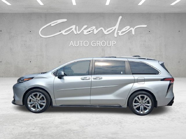 Used 2024 Toyota Sienna Platinum FWD image 16