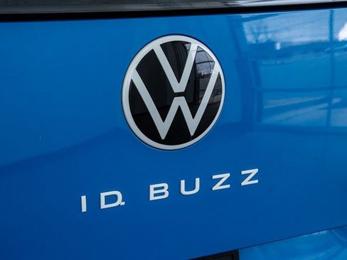 Used 2025 Volkswagen ID. Buzz 1st Edition image 23