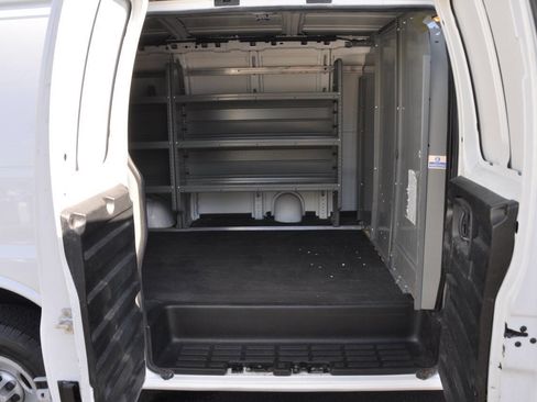 Used 2009 Chevrolet Express 2500 RWD image 22
