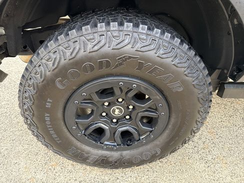 Used 2024 Ford Bronco Wildtrak image 18