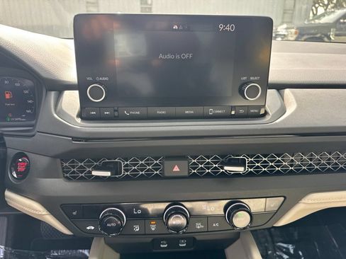 Used 2025 Honda Accord SE image 12