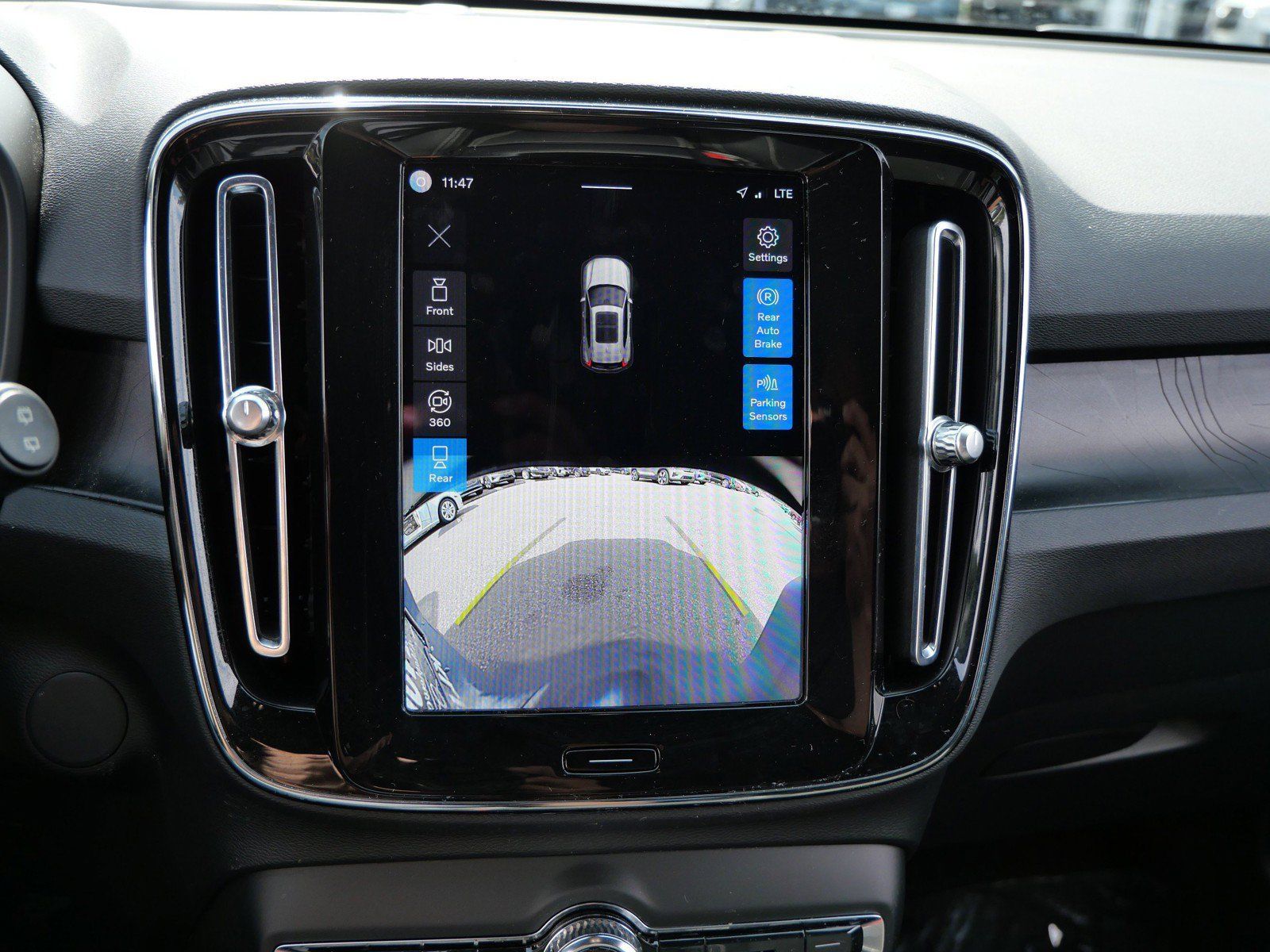 Used 2023 Volvo XC40 Recharge Plus w/ Protection Package Premier AWD/4WD image 19
