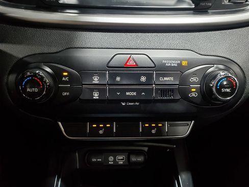 Used 2017 Kia Sorento LX w/ LX Convenience Package image 32