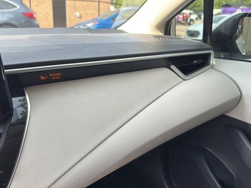 Used 2022 Toyota Corolla LE FWD image 39