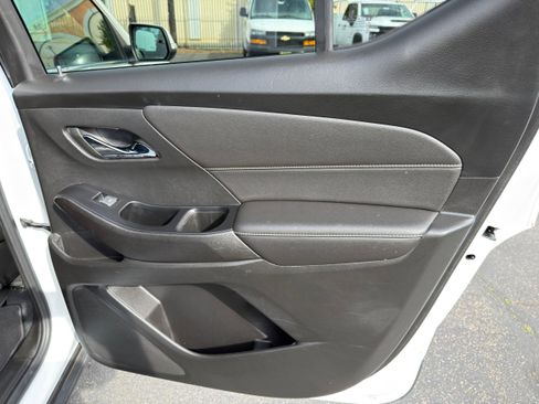 Used 2023 Chevrolet Traverse LT image 10